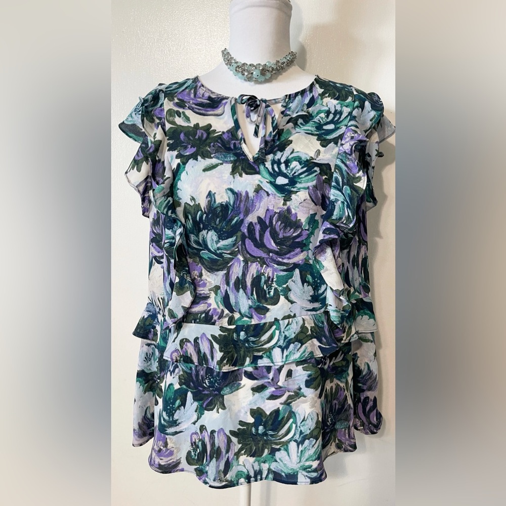 Like new! Ava & VIV size 1X womens blouse top ruffle tiered and knot tie